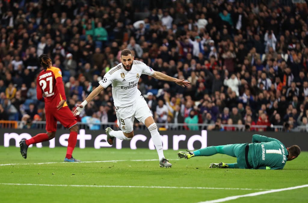 Enseguida siguen Cristiano Ronaldo y Karim Benzema, con 62 y 49 goles. Ambos han marcado con diversos equipos, pero la mayoría de goles fueron con el Real Madrid.