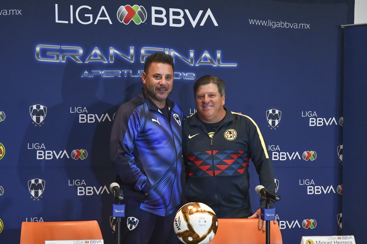 ‘El Piojo’ y ‘El Turco’ concedieron entrevistas en un ambiente relajado desde el Estadio Azteca.