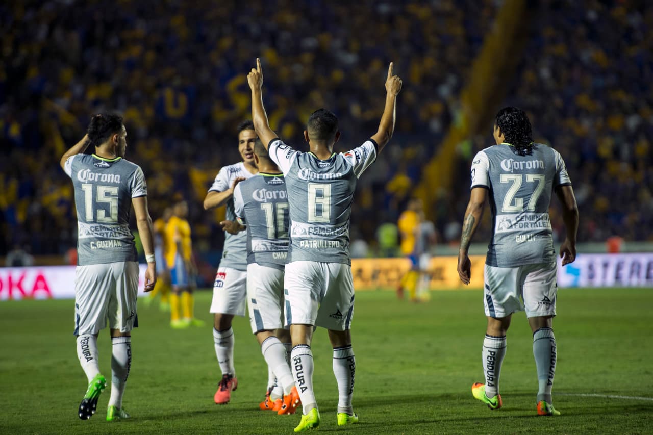 Con un solitario tanto de Elías Hernández, el equipo escarlata logra un importantísimo triunfo en el Estadio Universitario.