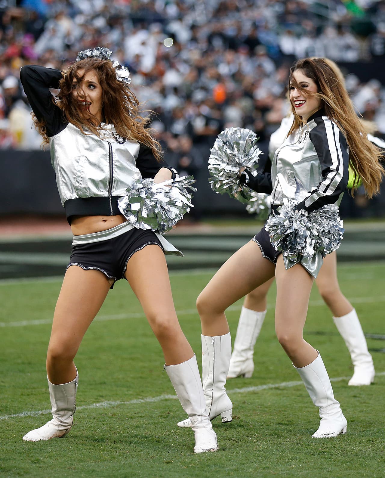 La Semana 12 de la NFL tuvo en la belleza y energía de las porristas en los estadios ese ingrediente perfecto para darle un color especial al fútbol americano estadounidense.