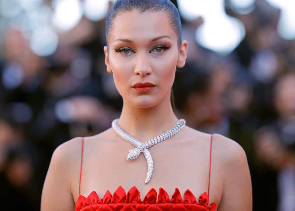 Cuando Hadid expresó interés en asumir un papel significativo en lugar de superficial, Batchelor aprovechó la oferta.