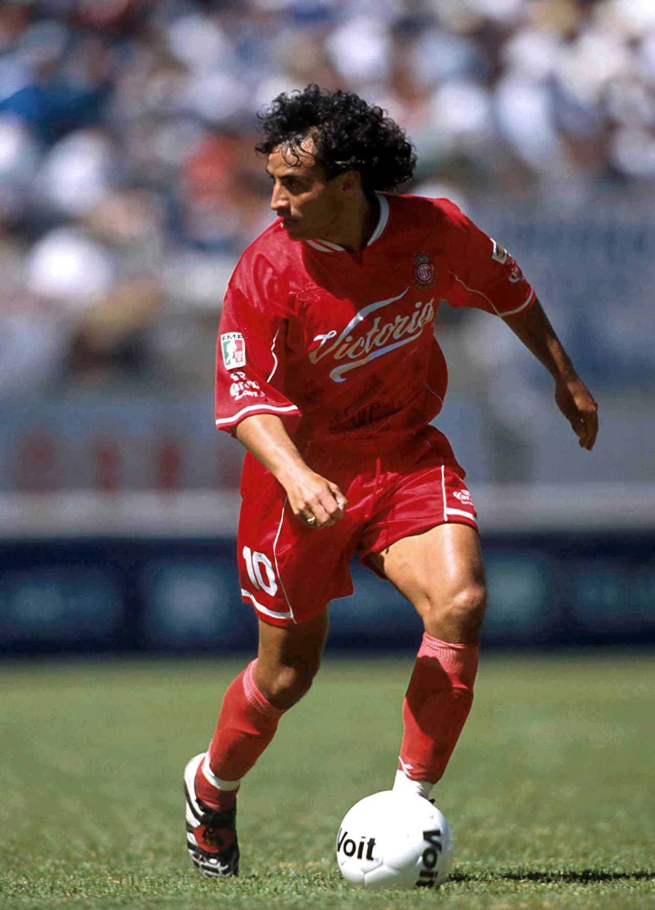 Fabián Estay tuvo un paso brillante por el club escarlata. Jugó en dos etapas en el conjunto del Estado de México. La primera entre 1996 y 1999 y la segunda en el 2004 -2005. Salió dos veces campeón con los del Estado de México. Con las Águilas estuvo entre 1999 y 2001.