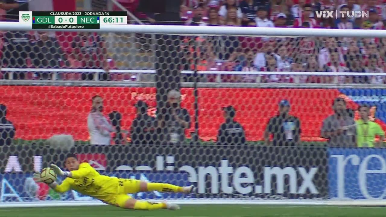 ¡Aparece Hugo! González se estira y le niega el gol a Alexis Vega