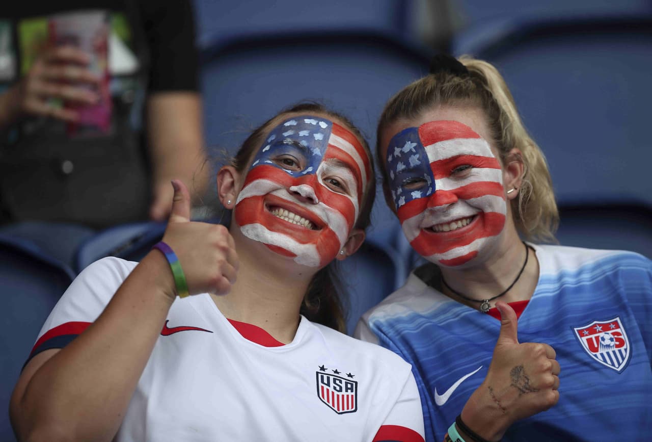 El Parque de los Príncipes fue el escenario para este duelo de Cuartos de Final del Mundial Femenino entre la local, Francia, y Estados Unidos. Para muchos se trata de una Final adelantada, por lo que la alegría entre los fanáticos no se hizo esperar.
