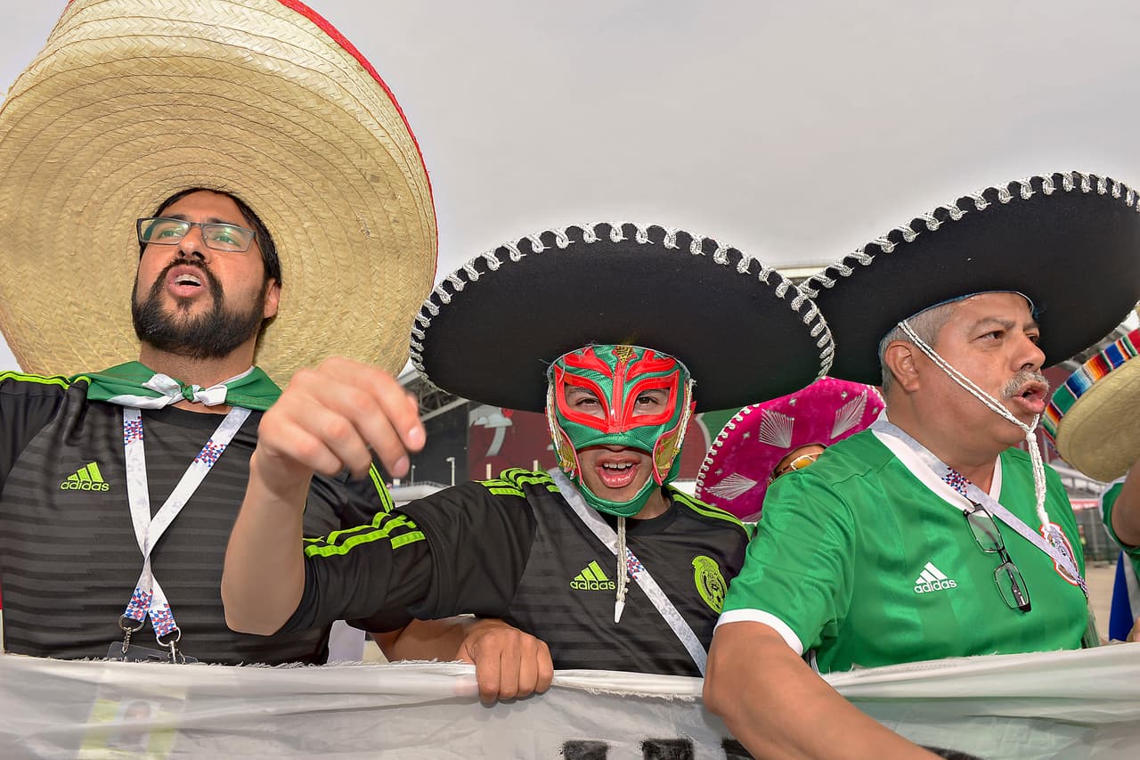 Los aficionados de Rusia y México encontraron las maneras más creativas de apoyar a sus respectivas selecciones. Te compartimos las mejores imágenes de lo visto en la Kazan Arena.