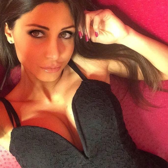 Giovanni Simeone, jugador del Genoa e hijo del entrenador del Atlético de Madrid, es vinculado a la presentadora italiana.