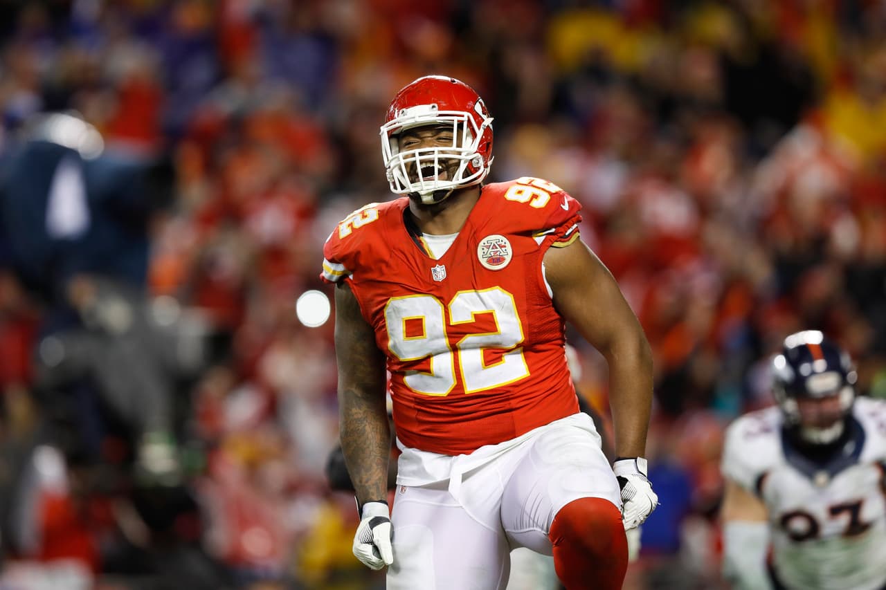 <b>11 NT - DONTARI POE</b>
<br>Uno de los hombres grandes más atléticos en el juego, la eficacia de Poe disminuyó la temporada pasada, ya que fue superado por su compañero de equipo novato Chris Jones. ¿Está llegando a la etapa de su carrera en la que es mejor servir como un impulso para dos jugadas?