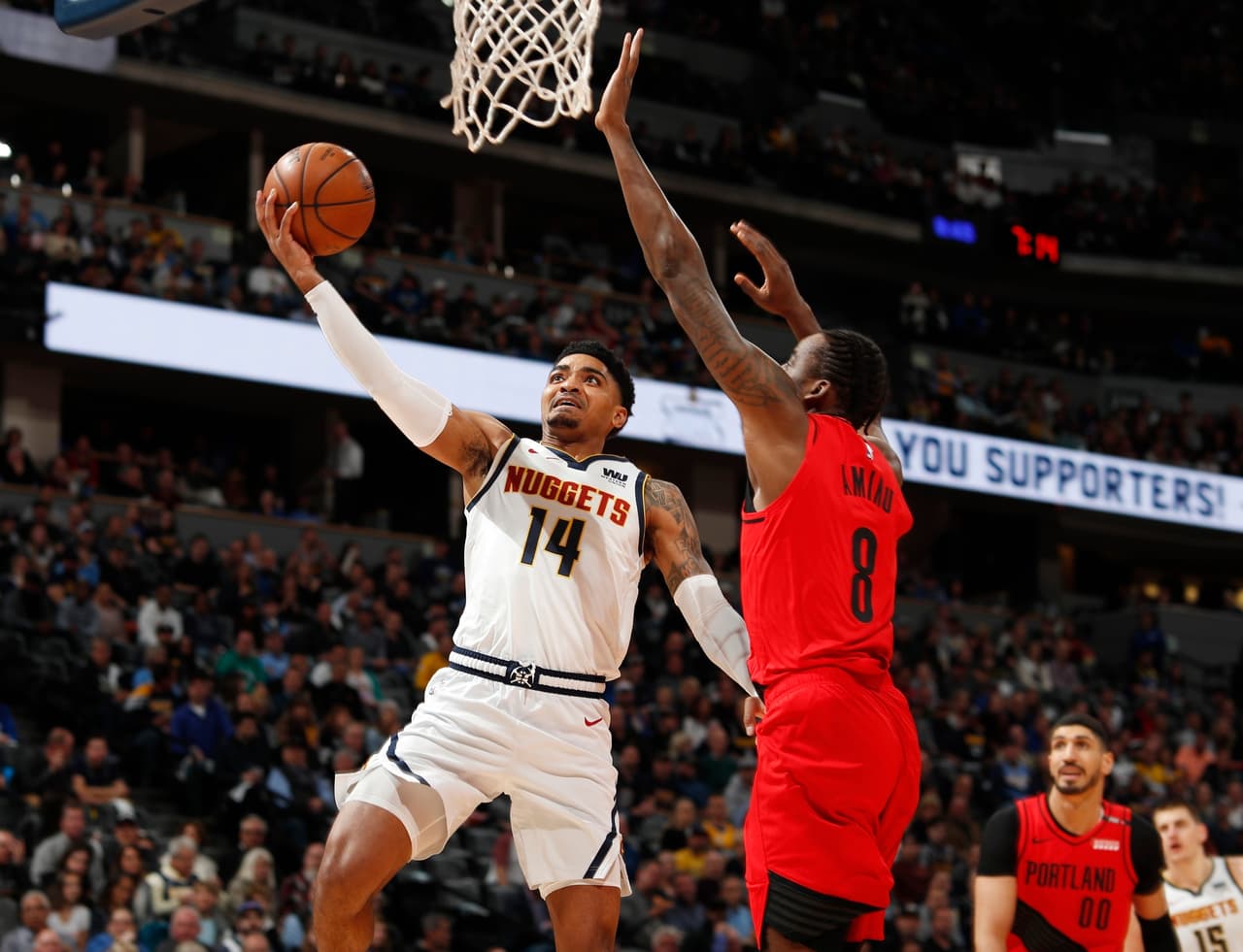 Los Portland Trail Blazers se impusieron 97-90 a los Denver Nuggets en Pepsi Center este miércoles y la serie de segunda ronda de Playoffs de la Conferencia del Oeste se iguala a un triunfo por bando. Estas son las mejores imágenes del Juego 2 de esta contienda.