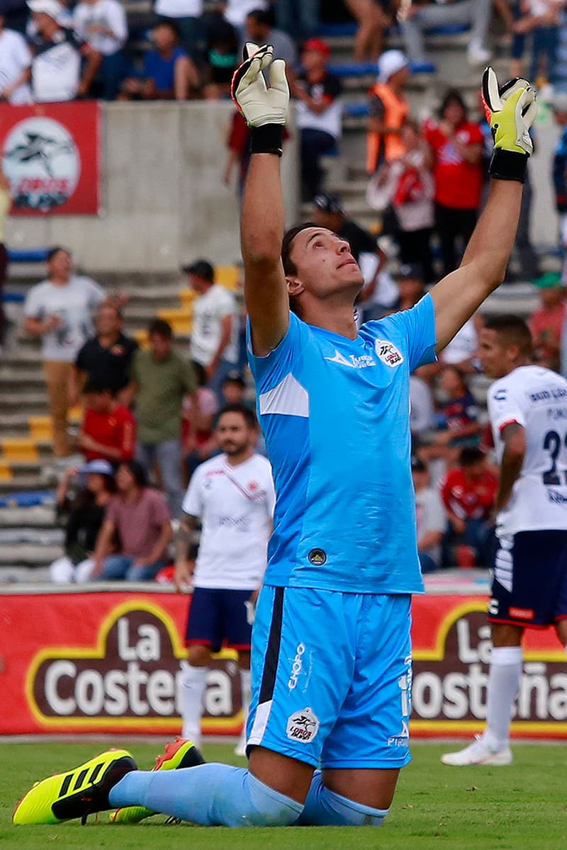 El arquero de Lobos, José Rodríguez, logró mantener el arco en cero para sostener la ventaja y posterior triunfo de su equipo en el segundo tiempo.