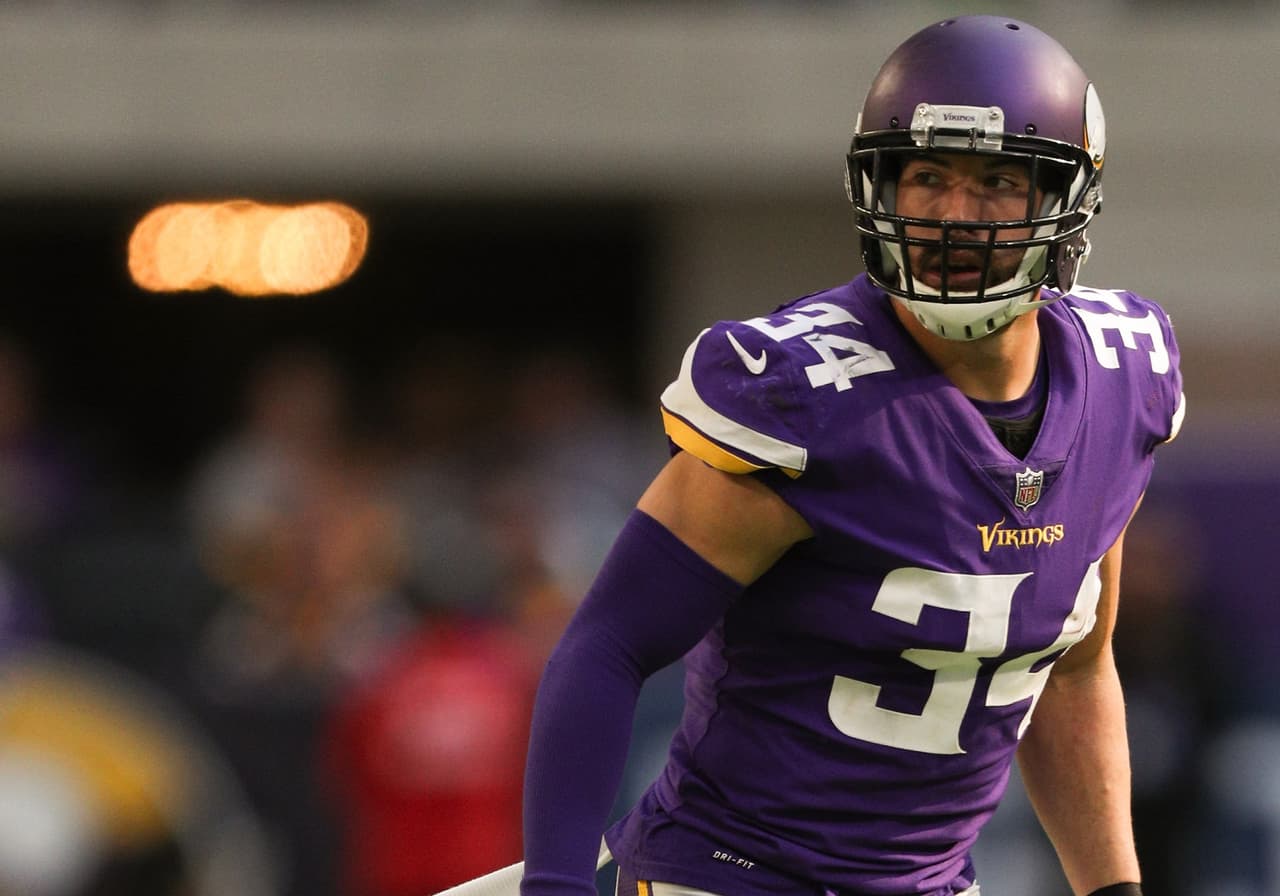 Andrew Sendejo, suspendido un juego por duro golpe con el casco a Mike Wallace