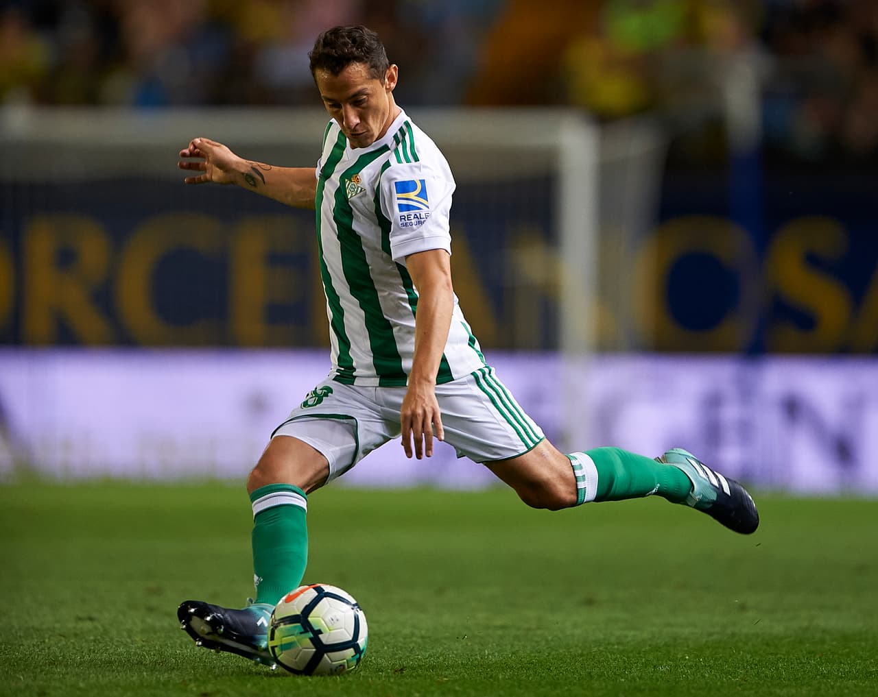 VILLARREAL, SPAIN - SEPTEMBER 10: Jose Andres Guardado of Betis in action during the La Liga match between Villarreal CF and Real Betis at Estadio de la Ceramica on September 10, 2017 in Villarreal, Spain. (Photo by fotopress/Getty Images)