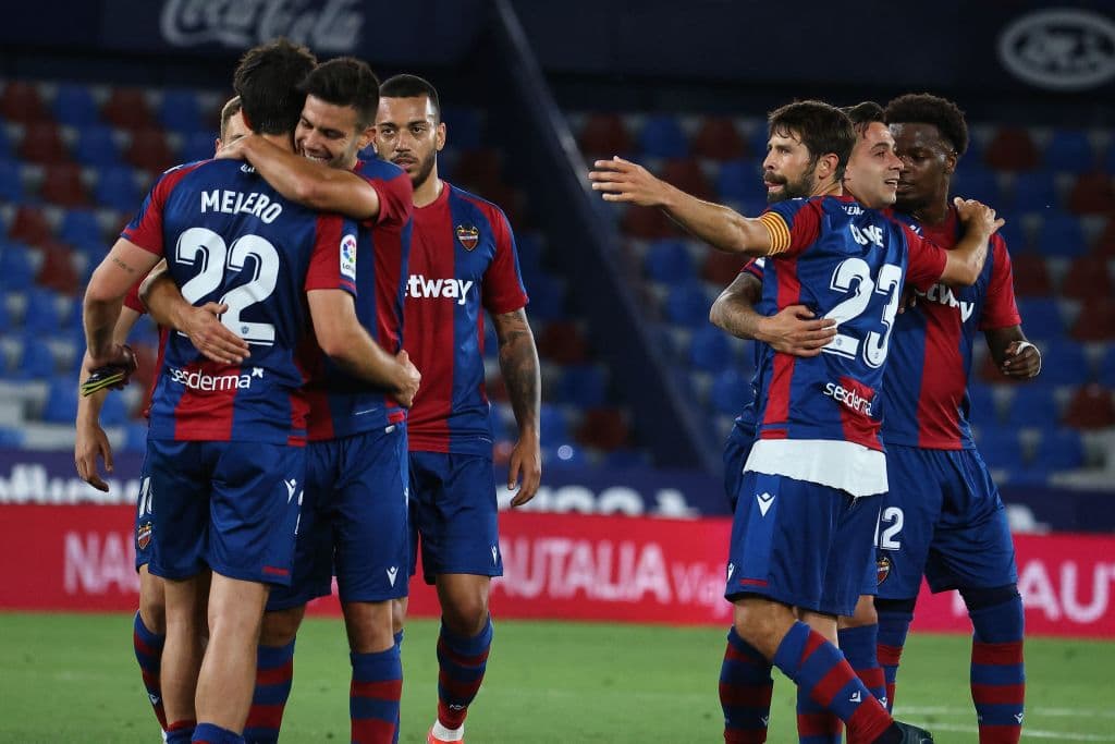 Con el empate 3-3 del Barcelona frente al Levante, parece que los catalanes no quieren ganar La LIga y le dan oportunidad al Real Madrid y al Atlético de Madrid de separarse a en la tabla.