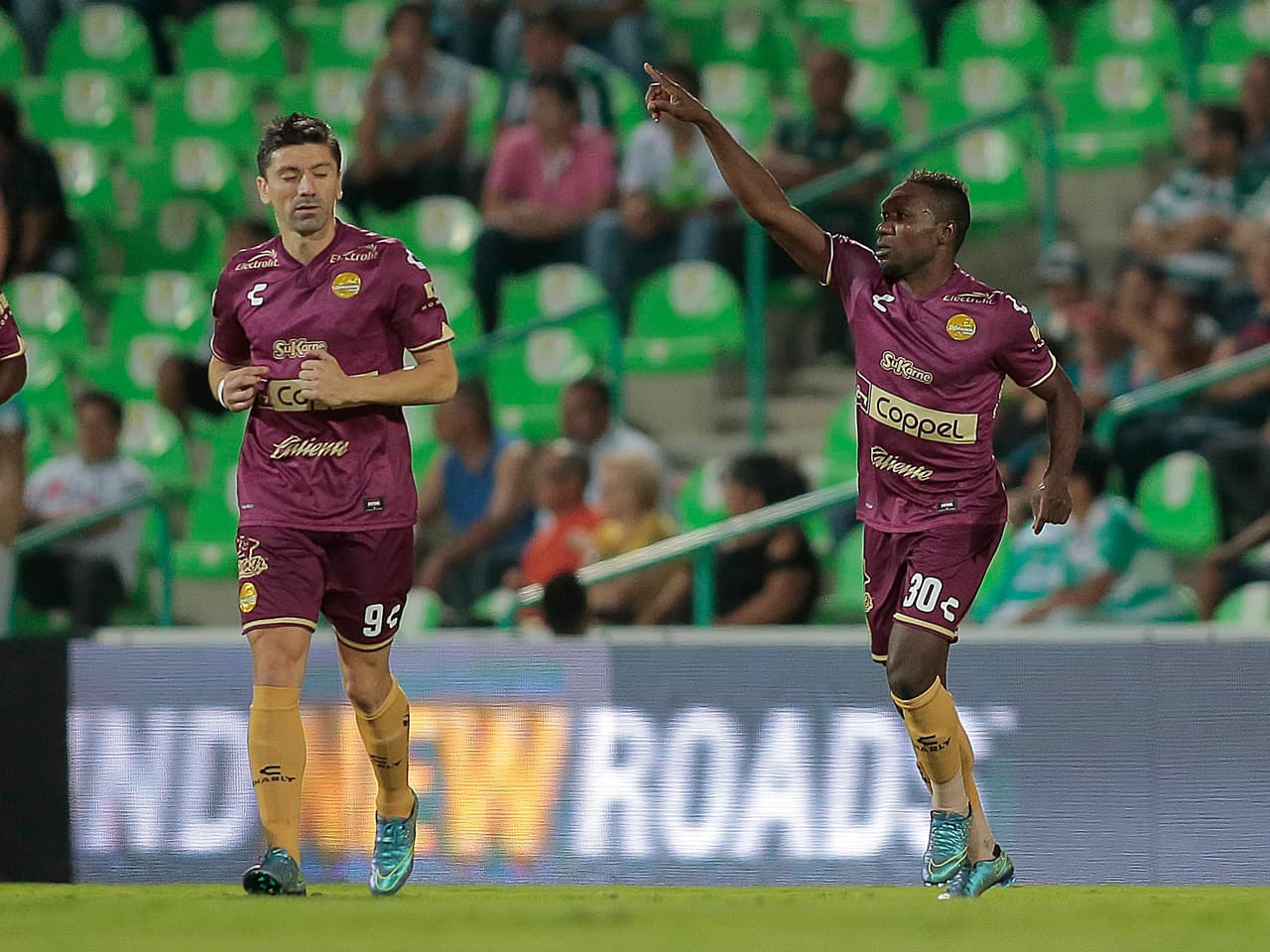 El ecuatoriano Walter Ayoví vuelve a Monterrey luego de su paso por Pachuca y Dorados.