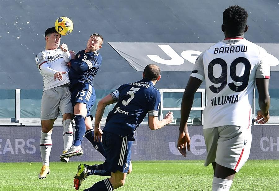 Juventus se impone a Bologna 2-0 este domingo. Los goles corrieron a cargo de Arthur Melo y Weston McKennie al minuto 71. Los de la Vecchia Signora, con este resultado, se acercan a la cima de la Serie A.