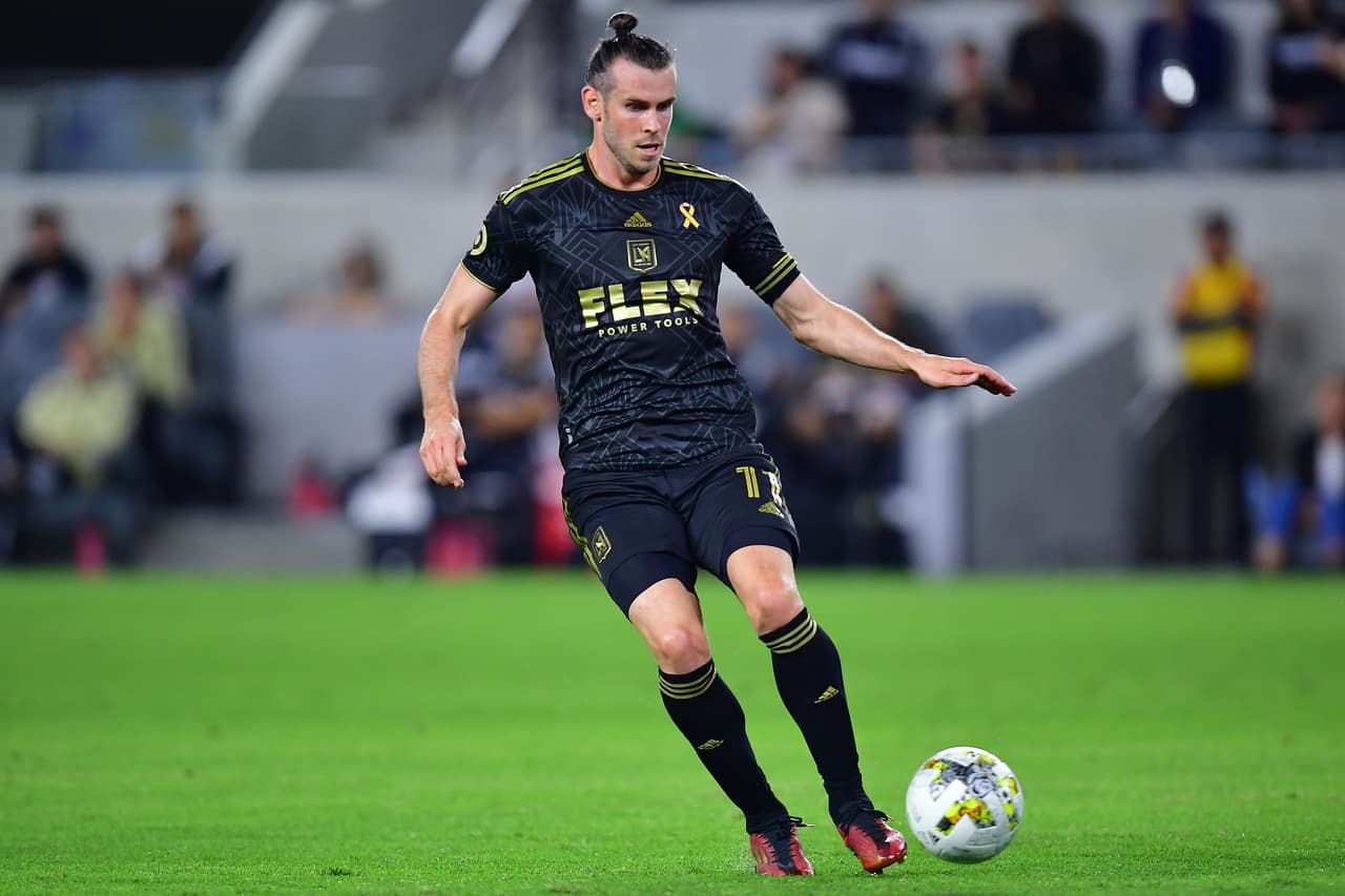 En la cancha, Carlos Vela estuvo acompañado por otras estelares figuras del plantel, como Gareth Bale.
<br>