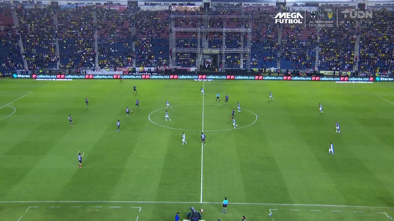 América y Santos salen a la cancha y arranca el partido