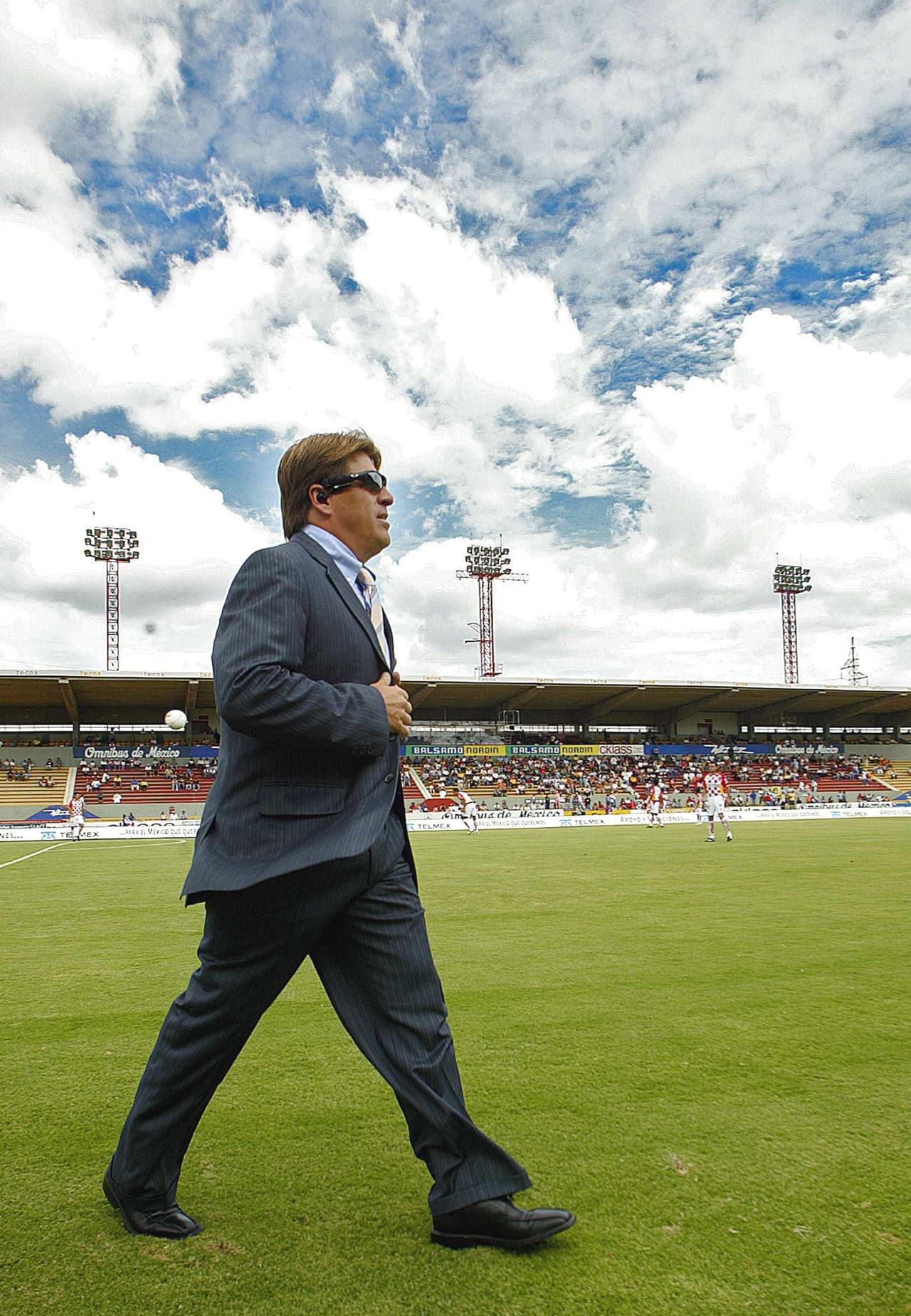 En el 2007 fue cesado de Monterrey y tomó los muy calientes banquillos de Veracruz y de Tecos.