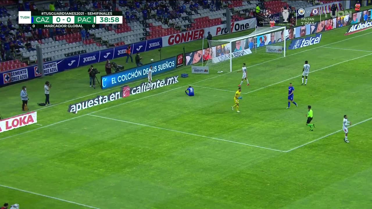 ¡TIRO ATAJADO! disparo por Ignacio Rivero.