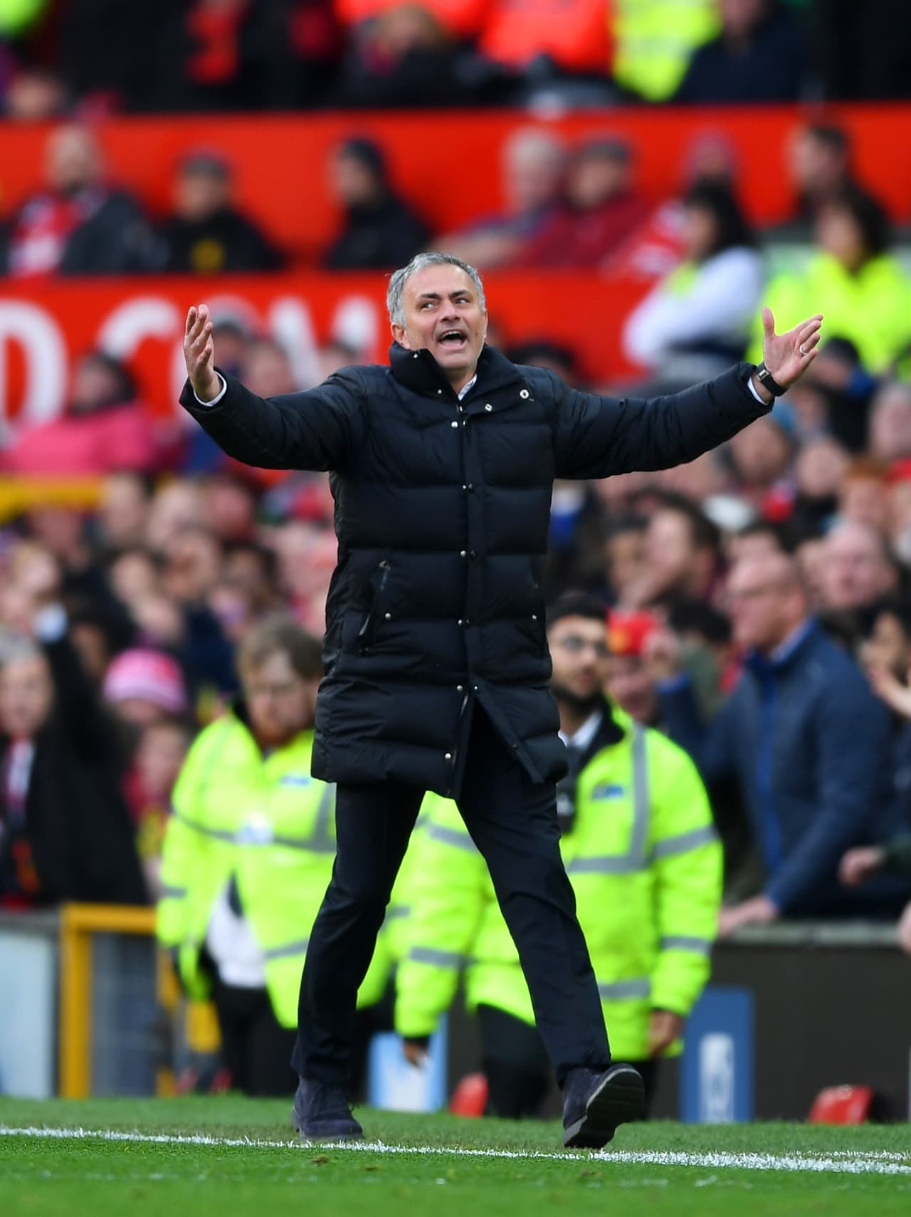 En 12 partidos en la Premier, Mourinho apenas ha logrado obtener cinco victorias, cuatro empates y trs derrotas.