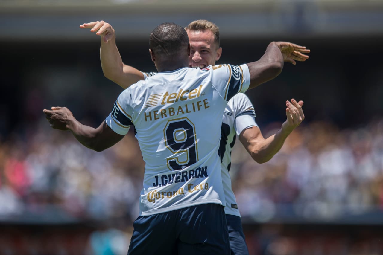 Celebraban todos los Pumas ante su gente, lo que comenzaba a ser su segundo triunfo en el torneo. Guerrón, el hombre de la asistencia para Nico.