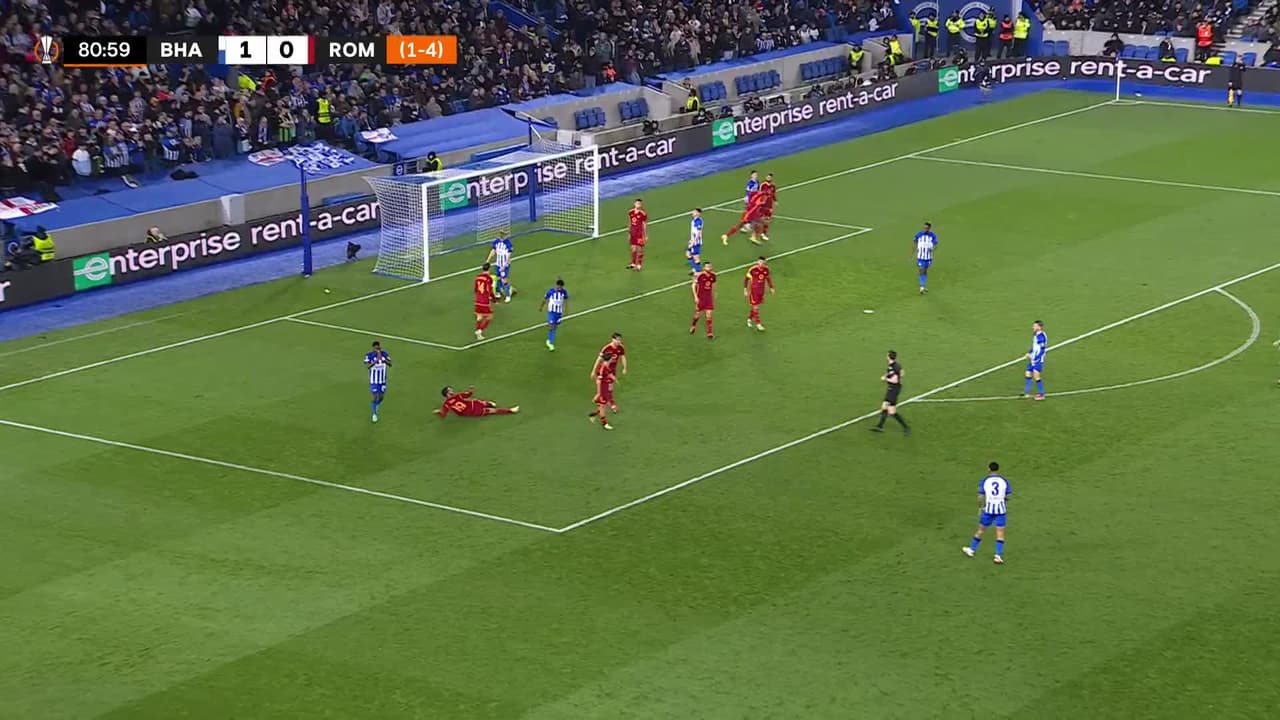 ¡TIRO ATAJADO! disparo por Simon Adingra.