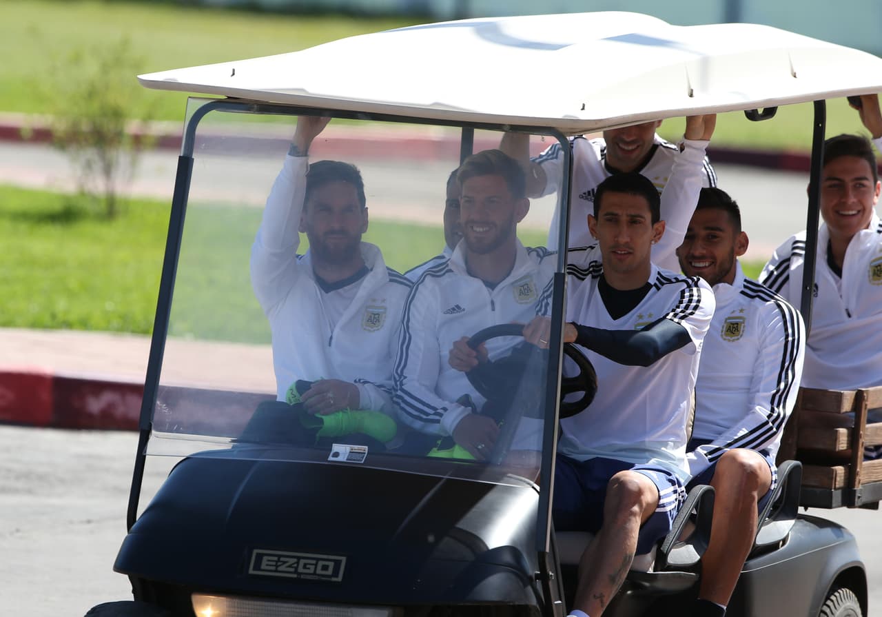 Con Ángel Di María al volante, la selección de Argentina cerró su preparación antes del primer partido del Grupo D este sábado, ante Islandia.