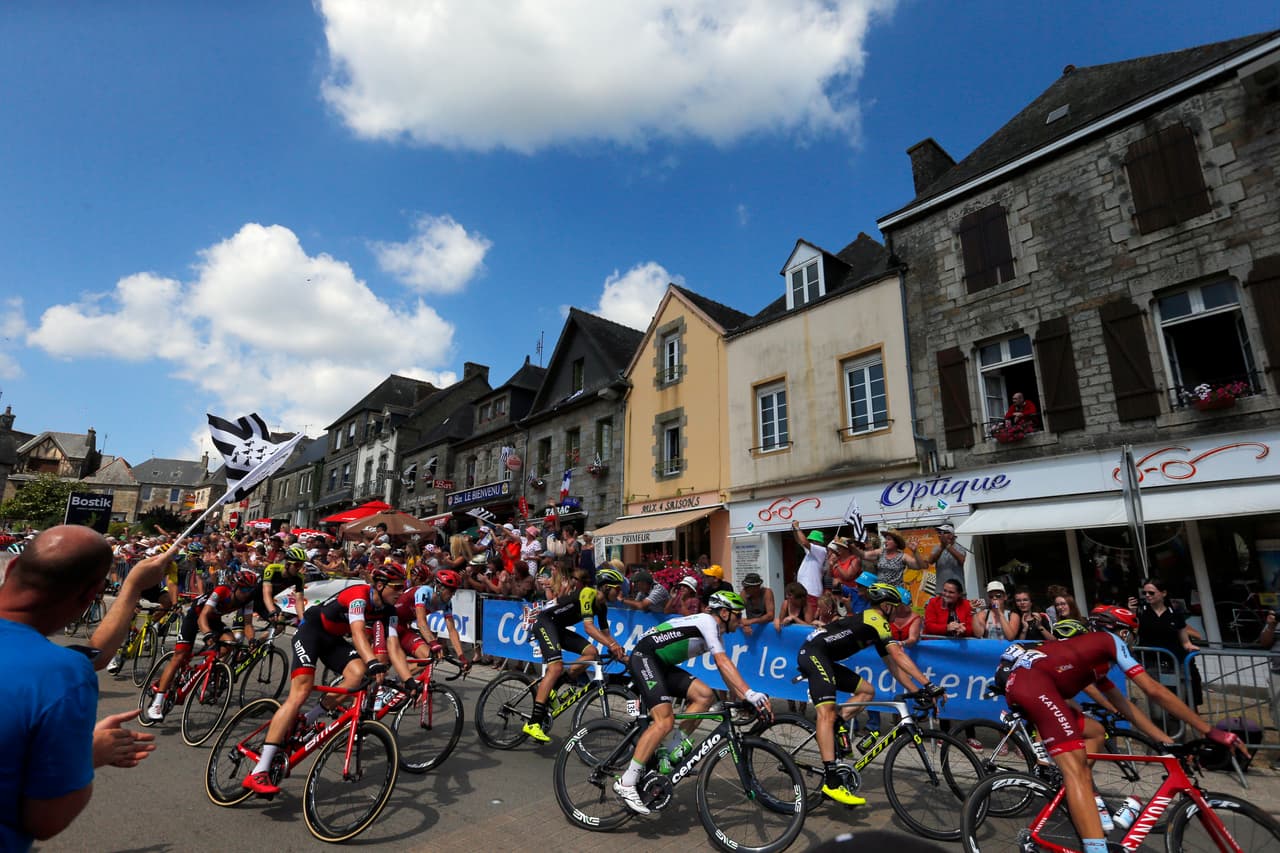 La etapa 6 del Tour se corrió desde Brest hasta Mûr-de-Bretagne (Muro de Bretaña), una etapa semi llana, con 363 metros de altitud sobre el nivel del mar en su punto más alto.