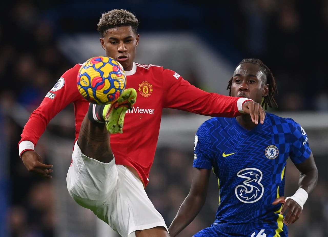 Chelsea empata 1-1 ante el Manchester United durante la J13 de la Premier League. Jadon Sancho abrió el marcador al minuto 50' a favor de los Red Devils, pero Jorge Luis Frello logra igualar el marcador al 69'. Cristiano Ronaldo entró de cambio.