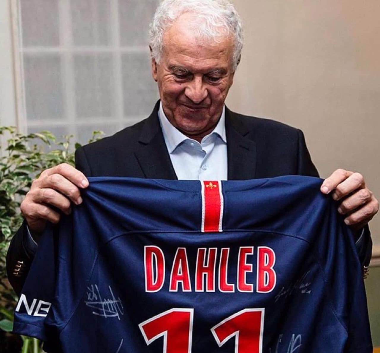 8. Mustapha Dahleb (Argelia)