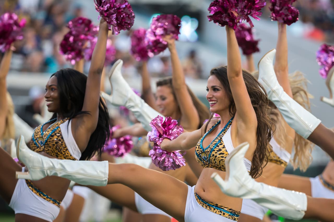 Son hermosas, tienen energía y sus bailes le dan alegría al ambiente en los estadios de la NFL: sin duda, las porristas tienen un papel muy especial para el espectáculo del fútbol americano.