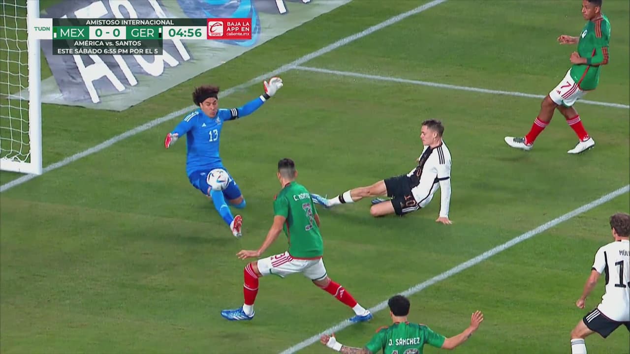 ¡Alemania responde y Ochoa la salva con la punta del pie!