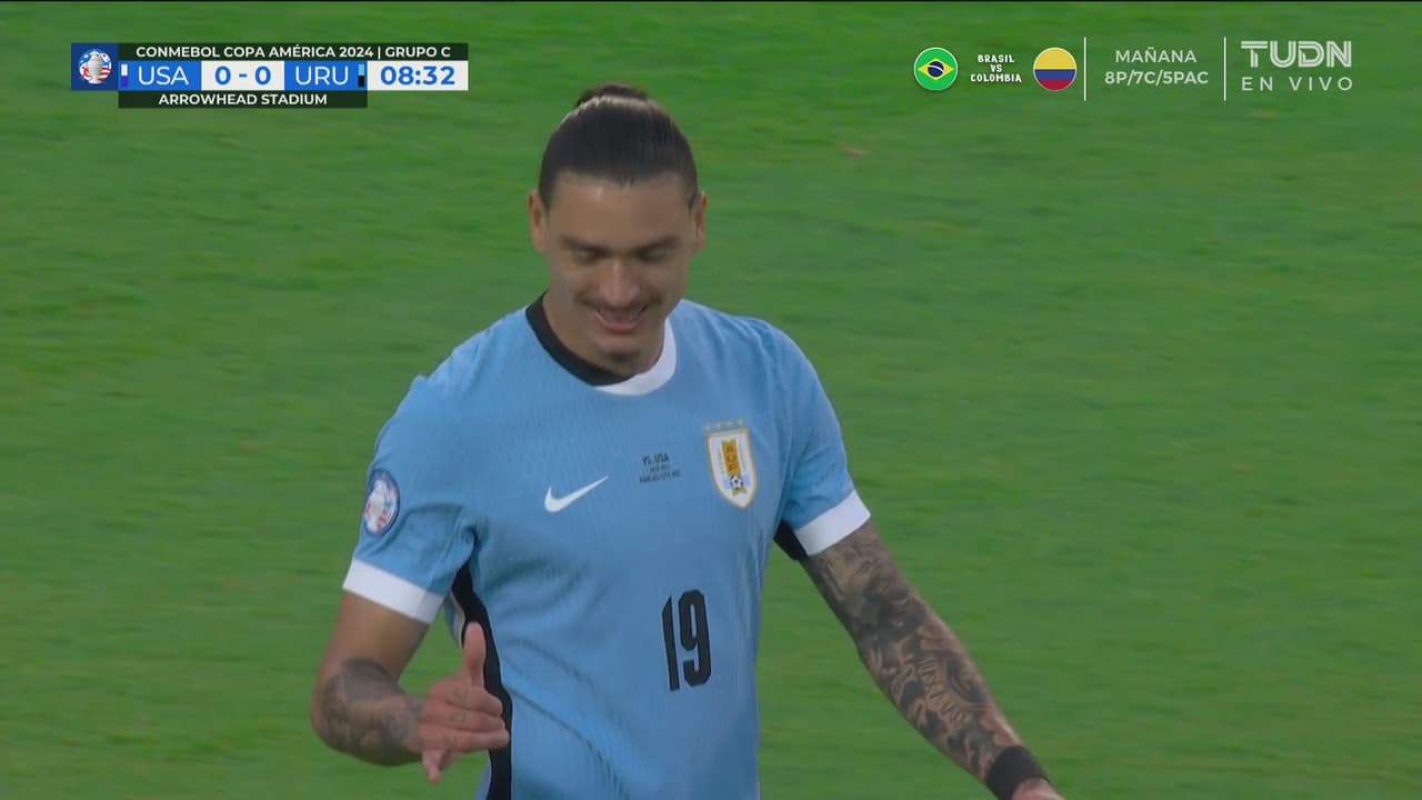 Jugadón de Darwin que acaba con un mal pase y Uruguay se la pierde