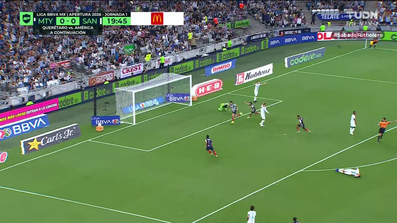 ¡GOL!  anota para Monterrey. Lucas Ocampos