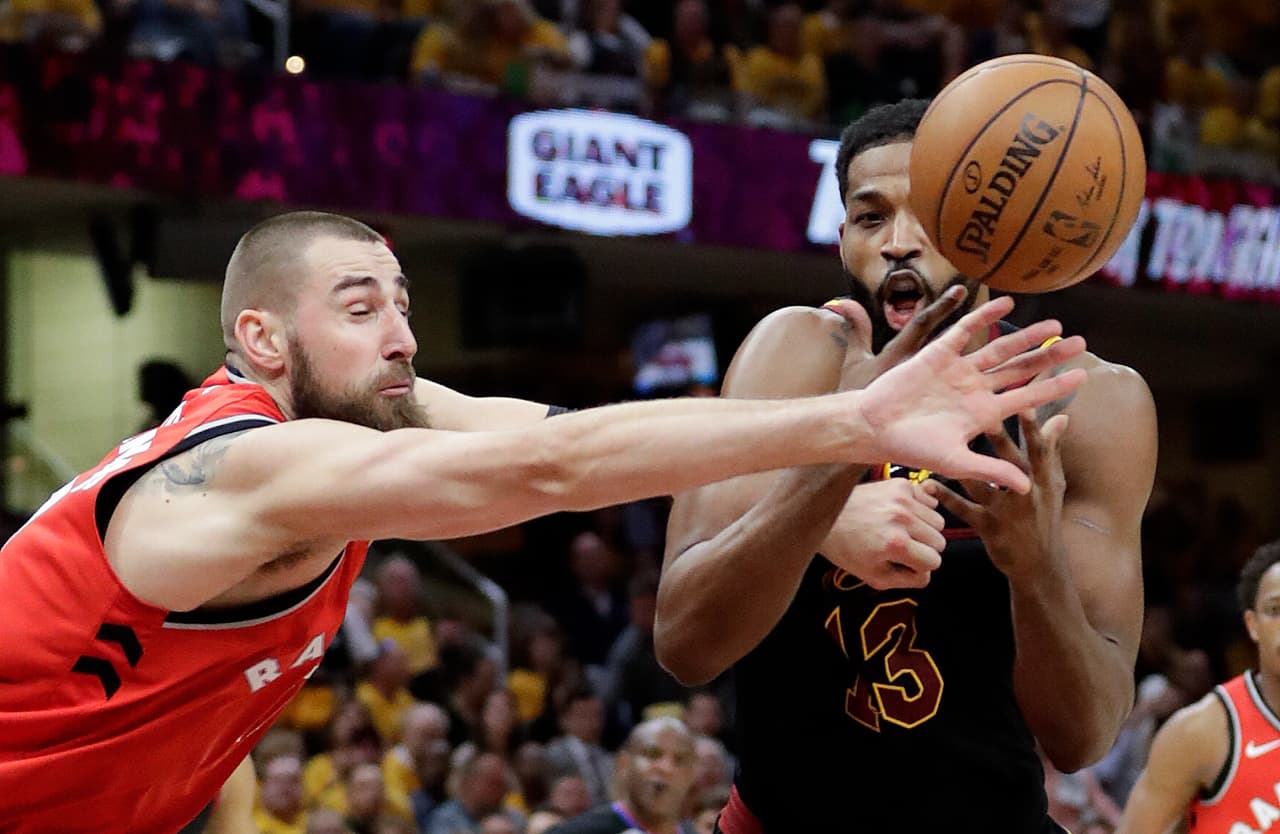 Con este panorama, Tristan Thompson se mantuvo concentrado en aportar con los de Cleveland, ahora contra Toronto Raptors.