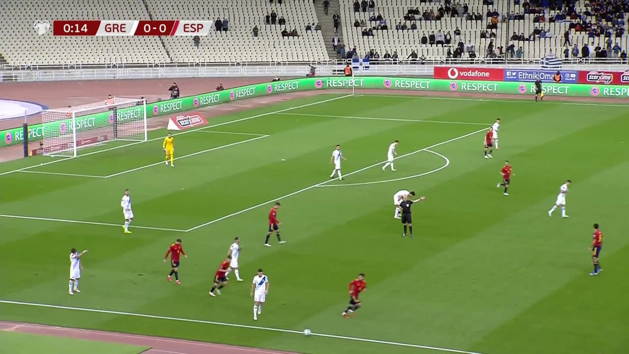 Arranca el partido y la pelota está en juego.