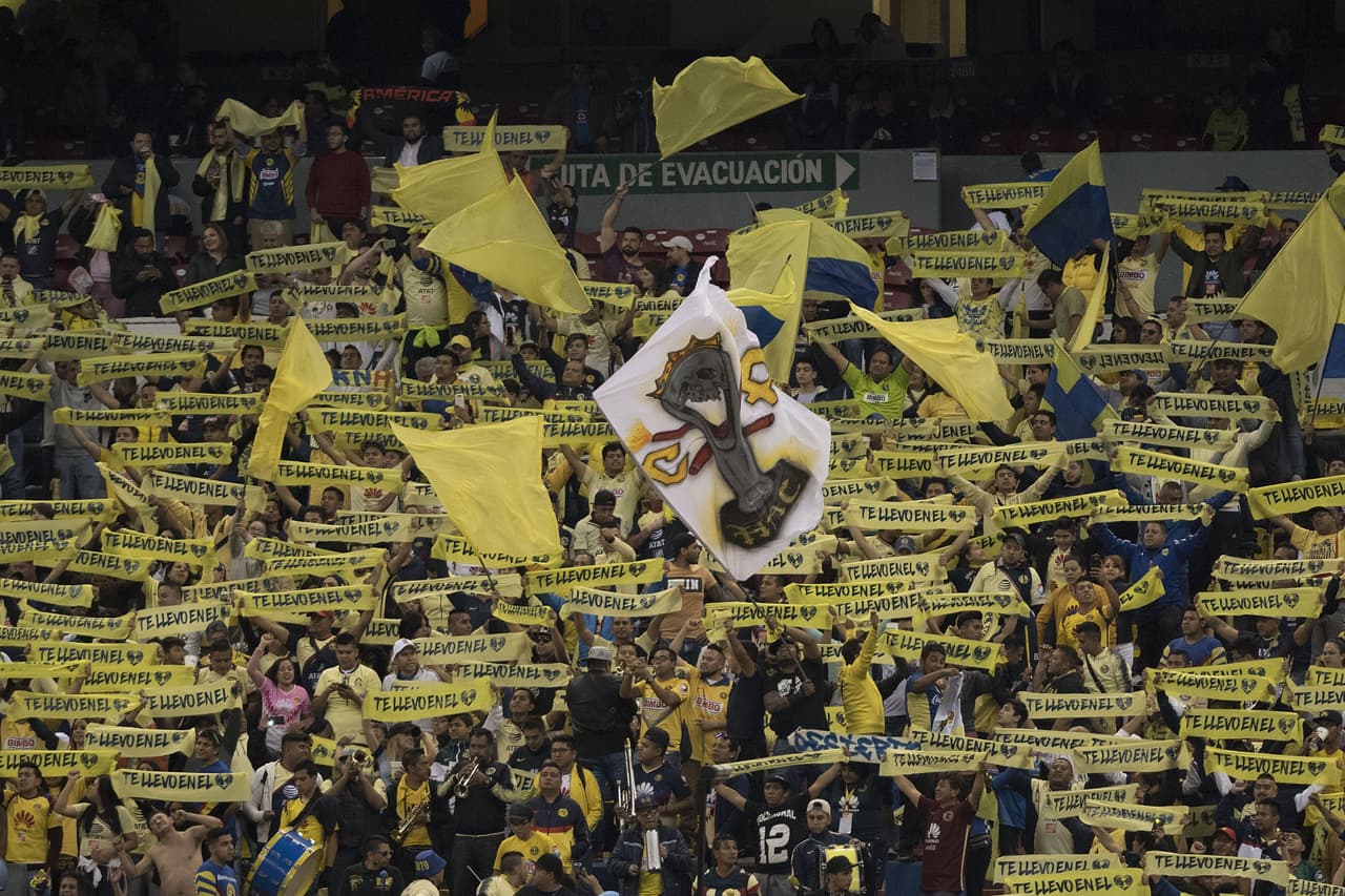 Aprovechando que jugaron como el local, en el papel, hicieron sentir su presencia los seguidores del equipo de Miguel Herrera.