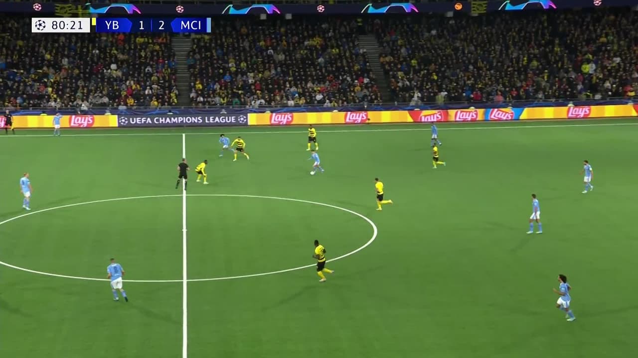 ¡TIRO ATAJADO! disparo por Jack Grealish.