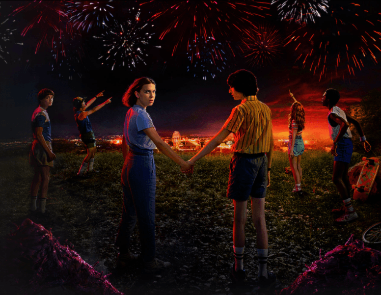 Durante un enfrentamiento culminante entre el grupo de amigos de Hawkins y los rusos para evitar que se reabriera la puerta del Upside Down, Hopper se sacrificó y dejó a Joyce (Winona Ryder) para matar al malévolo Mind Flayer y salvar la ciudad de Hawkins.