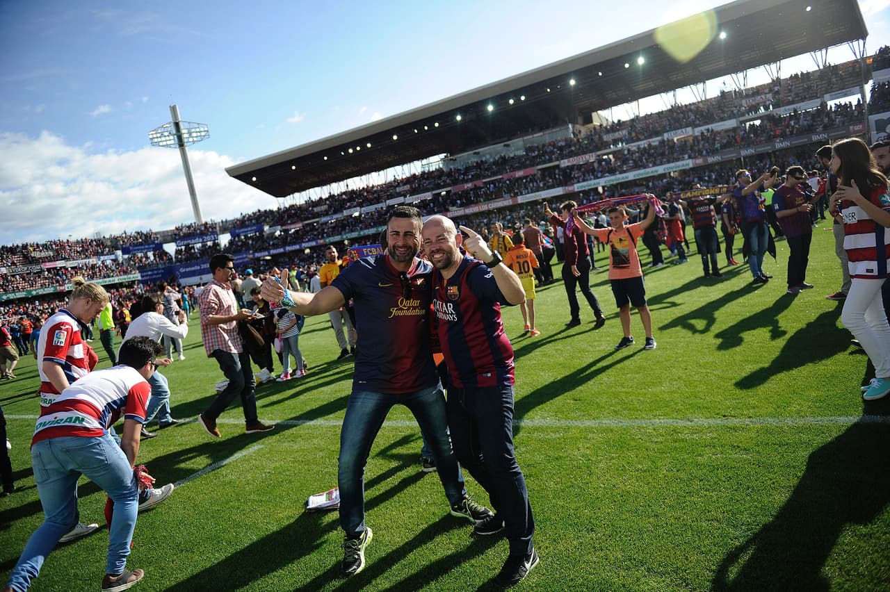 EN la grama de ¡l estadio en Granada seguía la fiesta del equipo visitante,