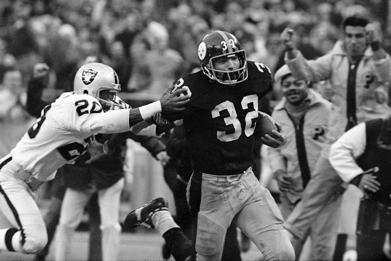 El 23 de diciembre de 1972 se produjo la jugada de mayor polémica en la historia de los Playoffs en la NFL. Oakland y Pittsburgh se enfrentaban en duelo divisional en el Three Rivers Stadium. Los Raiders ganaban 7 - 6 pero en la última acción del partido, Terry Bradshaw lanzó un pase que de rebote le llegó a Franco Harris para el TD del triunfo 13 - 7.
