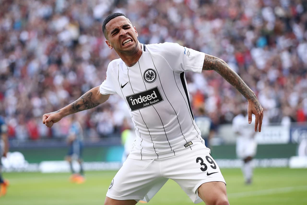 Mascarell aprovechó un servicio de Mijat Gacinovic para el 2-0 que le dio una calma a los locales.