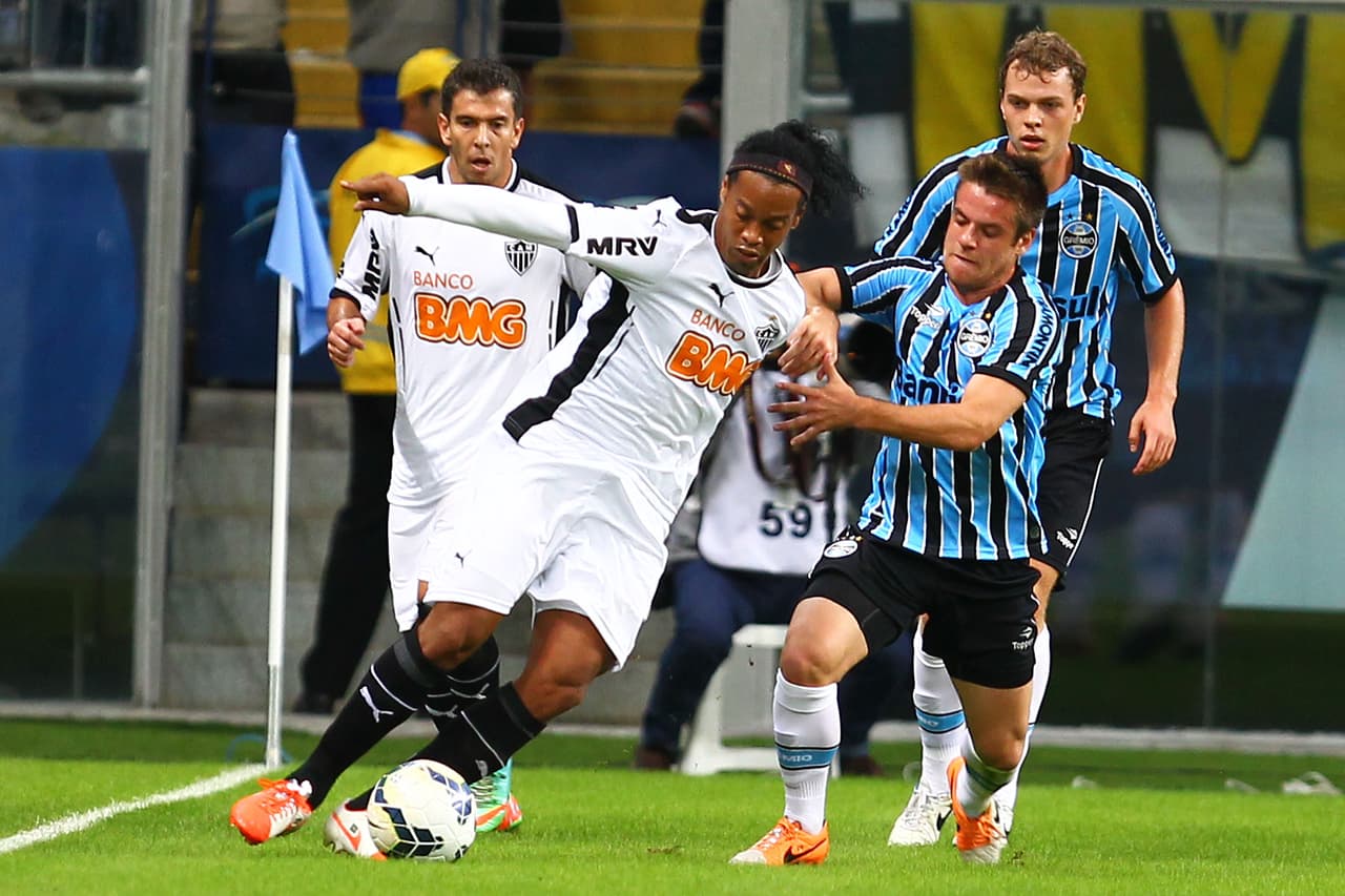 <b>14. </b>En Gremio no cayó nada bien su regreso al fútbol brasileño con equipos como Fluminense, Flamengo, Atlético Mineiro, que la afición muchas veces aseguró que no era bienvenido en Porto Alegre.