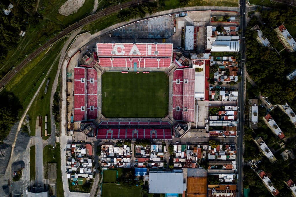 También se le conoce como 'La Doble Visera', 'La Caldera del Diablo', 'La Graganta del Infierno y 'El Castillo del Rey'.