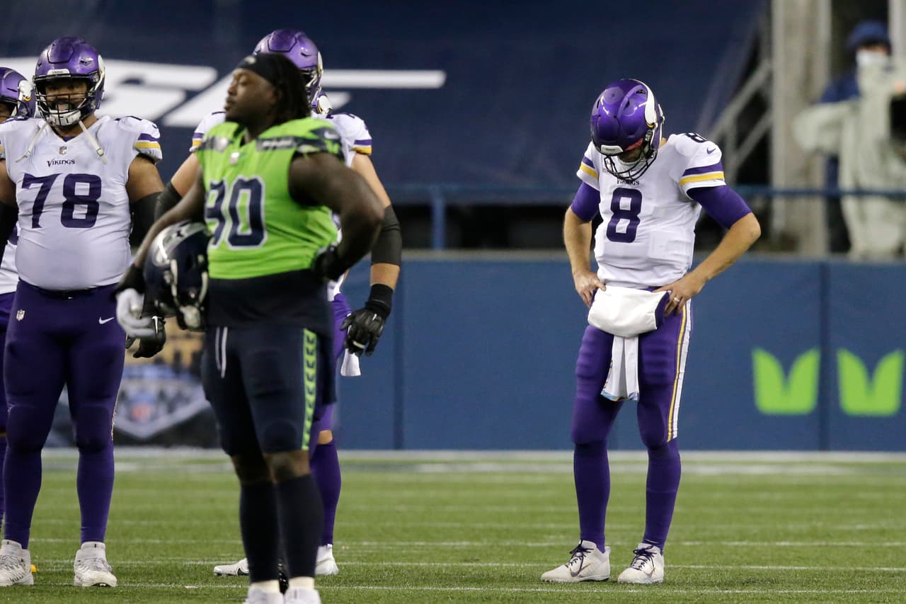 Los Seattle Seahawks consiguen ganar el encuentro en los últimos segundos del partido con un apretado marcador de 26-27 a favor.