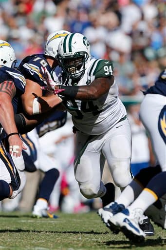 Pero Harrison es uno de los mejores ante la carrera y la pieza central de la dominante línea-D de los Jets por su capacidad atlética y agilidad. Imposible pensar que no fue seleccionado en el Draft 2012 (AP-NFL).