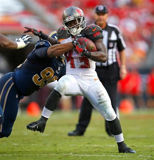 Donald destruyó a los oponentes en su primer año, exhibiendo rapidez en su primer paso y aceleración, fuerza y poder. El joven defensa ya es una pieza fundamental para los Rams (AP-NFL).