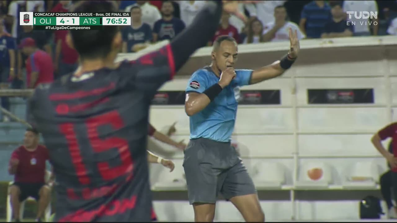 ¡Uy, era el quinto! Había estallado el estadio, pero lo arruinó el silbante