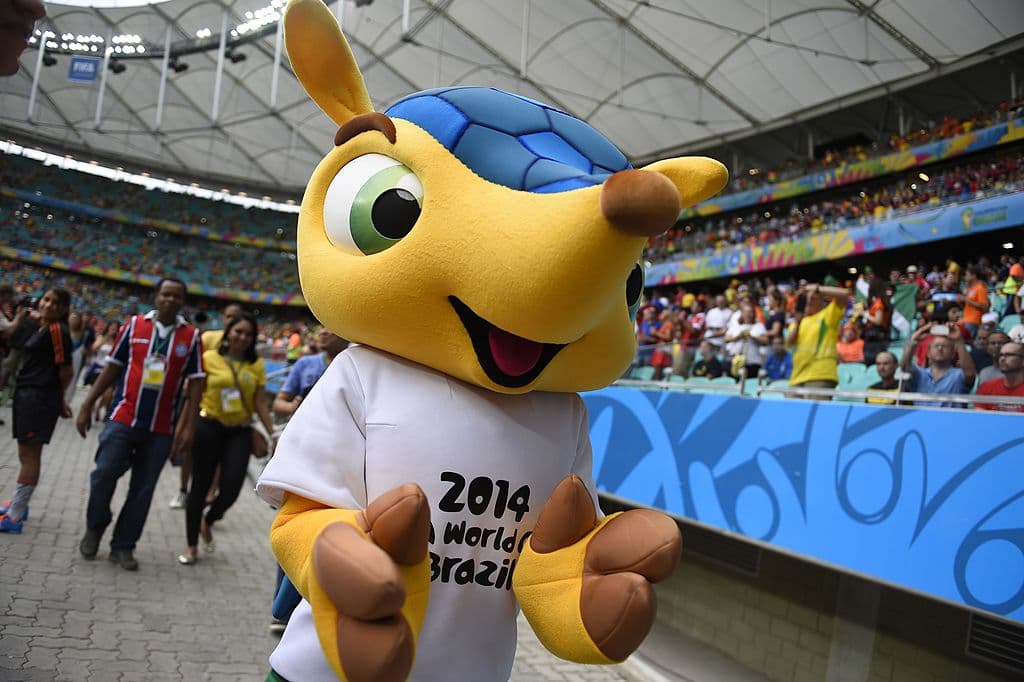 <b>Fuleco - Brasil 2014</b>
<br>De nuevo, la mascota fue un animal. Una armadillo autóctono azul, que simboliza el cielo igual que las aguas claras de Brasil.