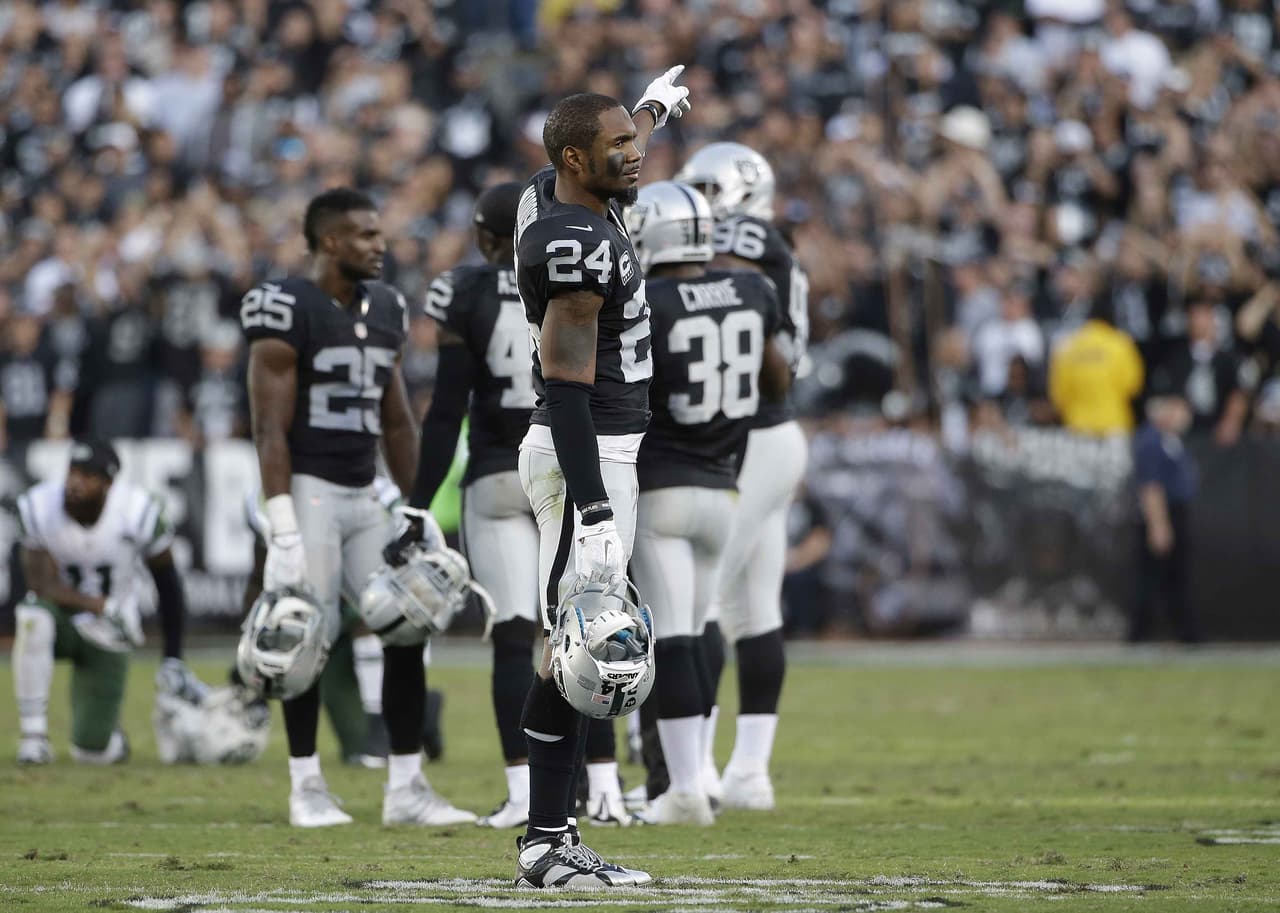4.- El profundo de Oakland CHARLES WOODSON obtuvo una intercepción en la victoria de los Raiders 34-20 contra los New York Jets.