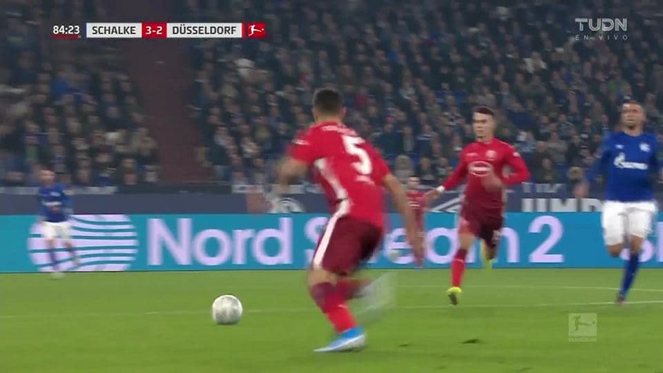 ¡GOOOL! Rouwen Hennings anota para Fortuna Düsseldorf